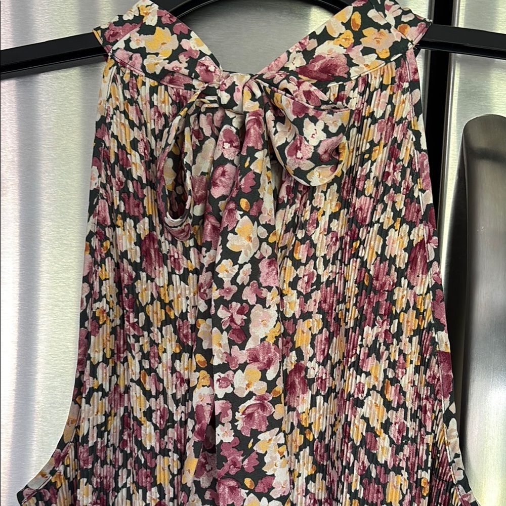 Pleione Women’s Pleated Sleeveless Tank Top - Picture 3 of 7